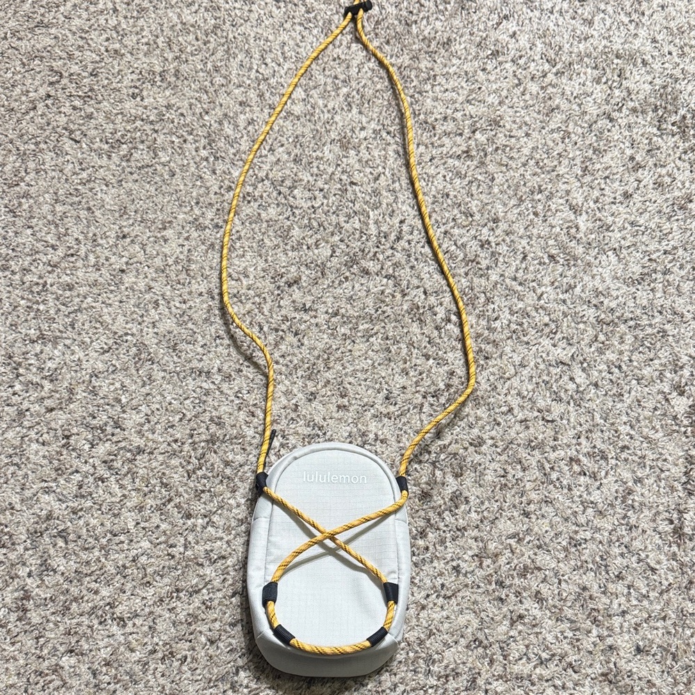 Lululemon  Mini Bag cross body adjustable